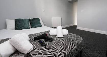 Work • En-Suite • Fridge & Microwave • Smart TV