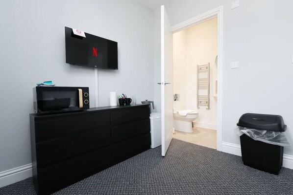 Interior - Work • En-Suite • Fridge & Microwave • Smart TV (Carmarthenshire)