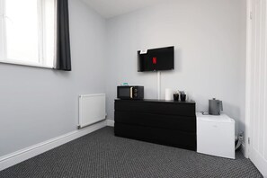 Interior - Work • En-Suite • Fridge & Microwave • Smart TV (Carmarthenshire)