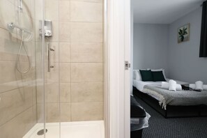 Hair dryer - Work • En-Suite • Fridge & Microwave • Smart TV (Carmarthenshire)