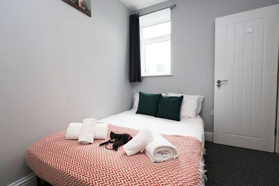 Work • En-Suite • Fridge & Microwave • Smart TV