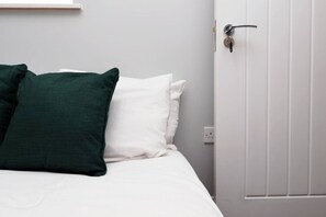 WiFi, bed sheets