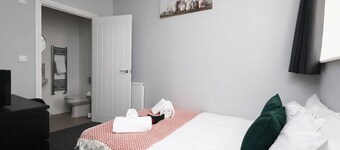 Work • En-Suite • Fridge & Microwave • Smart TV