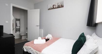 Work • En-Suite • Fridge & Microwave • Smart TV