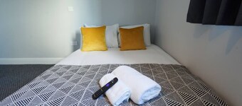 Work • En-Suite • Fridge & Microwave • Smart TV