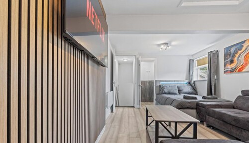 Bella`s Lodge - near Motor Point Arena