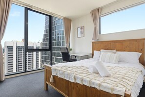 2 bedrooms, iron/ironing board, Internet, bed sheets - Stunning CBD Penthouse Top-Floor Living with Pool, Gym & Skyline Views (Melbourne)