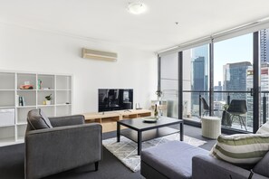TV - Stunning CBD Penthouse Top-Floor Living with Pool, Gym & Skyline Views (Melbourne)