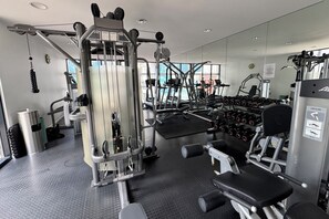 Fitness facility - Stunning CBD Penthouse Top-Floor Living with Pool, Gym & Skyline Views (Melbourne)