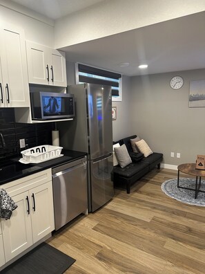 Interior - Spacious 2-bedroom Basement Suite Near West Edmonton Mall. (Edmonton)