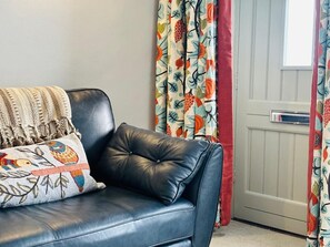 Interior - Nutmeg Cottage - with free parking (Norfolk)