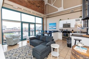 TV, fireplace, computer monitors