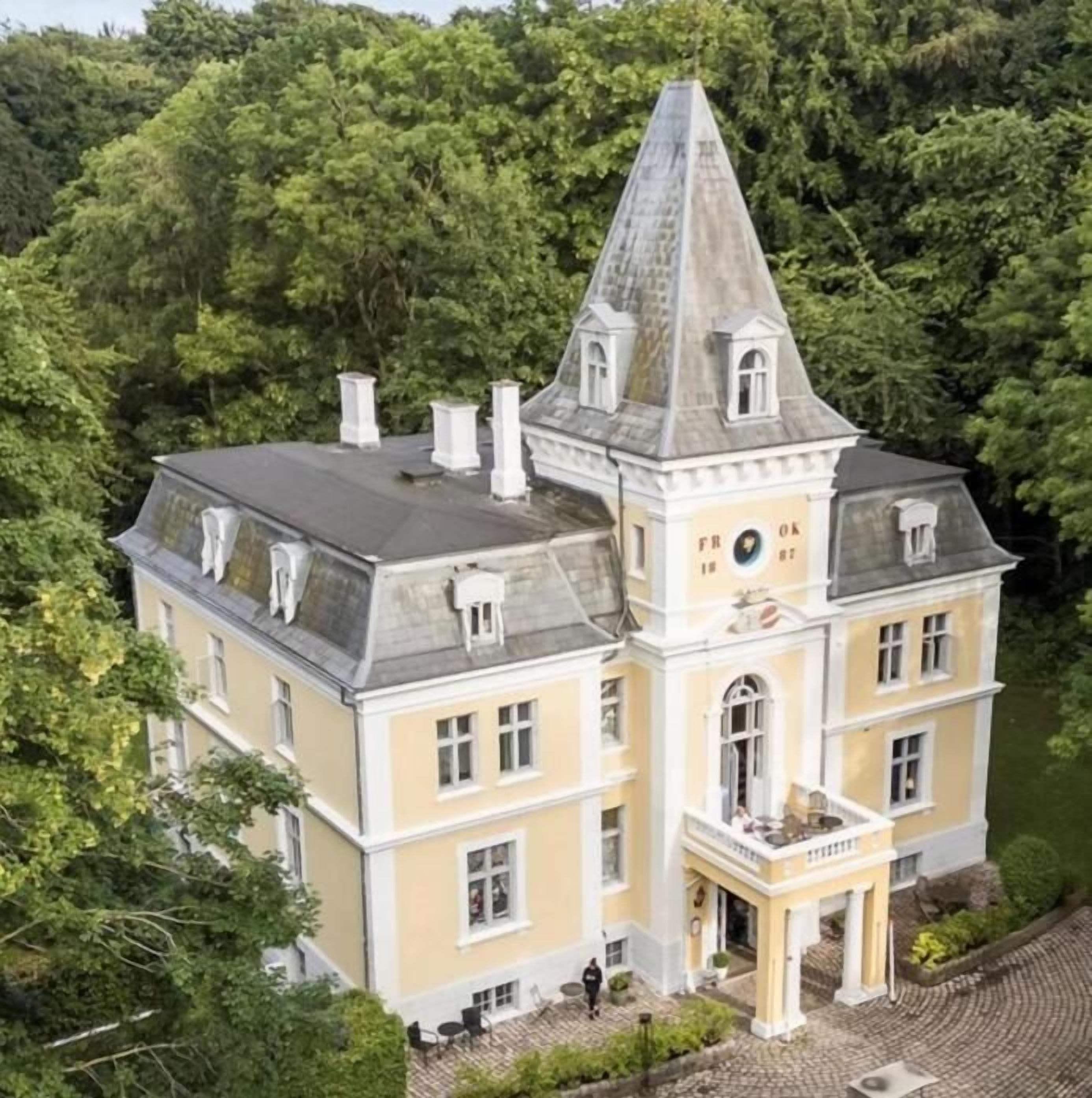 Tower Suite- Garden and Forest Views | Exterior