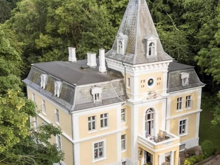 Tower Suite- Garden and Forest Views | Exterior