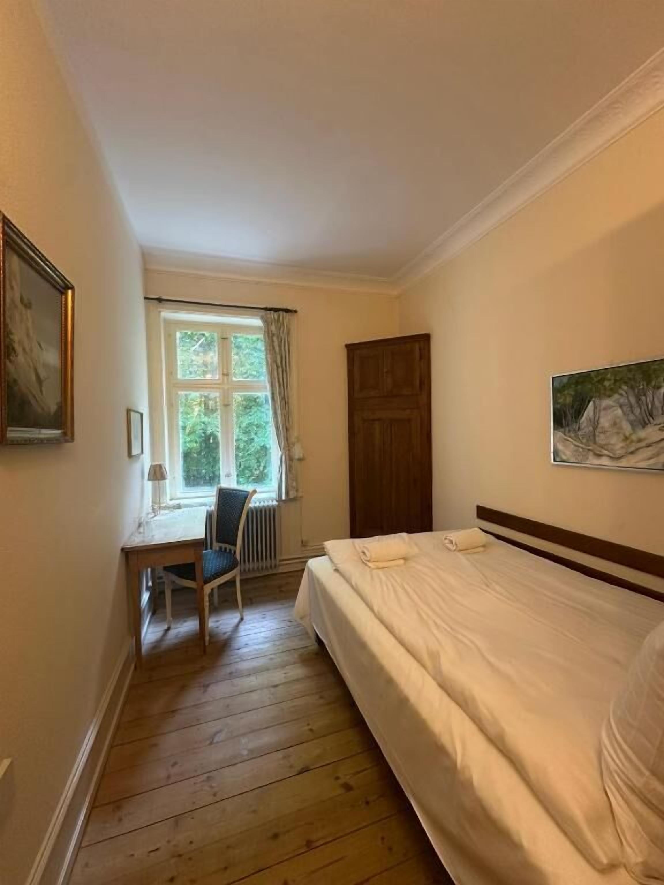 Petite Double - Garden View