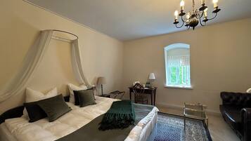 Garden View King | Free WiFi