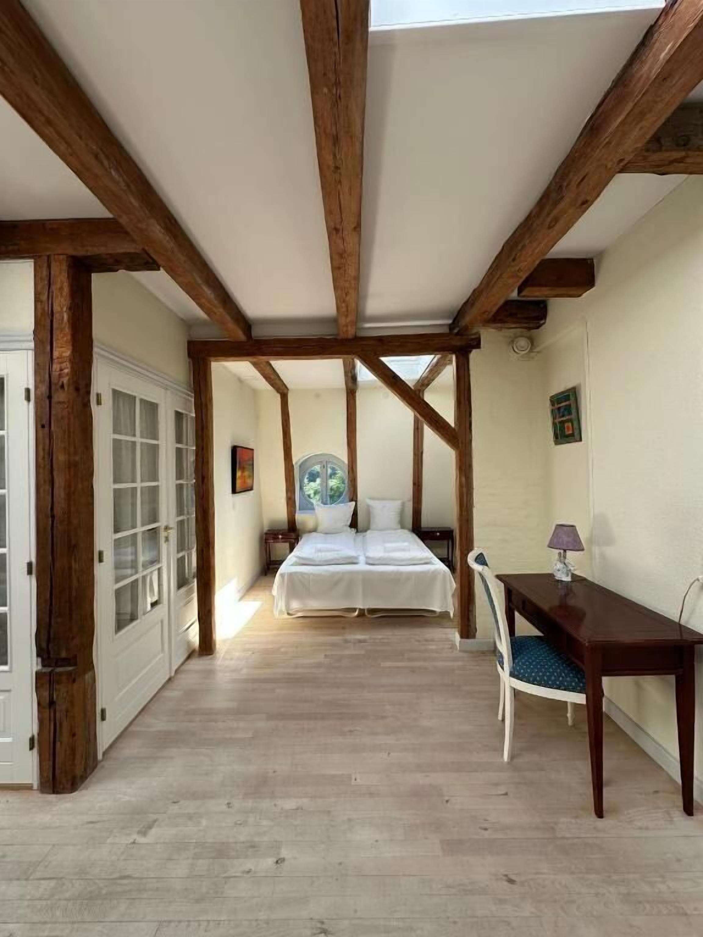 Loft King - Garden View