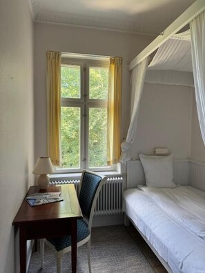 Petite Single - Garden View - Liselund Ny Slot (Borre)