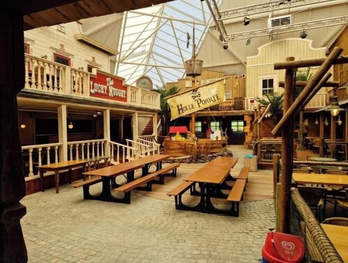 Charmantes Chalet T18 – Erholung nur 400 m vom Strand in Makkum