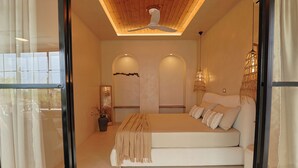 A bedroom with a bed, a ceiling fan, and a window. - Ksamil Villa with Private Pool & Jacuzzi – Serein (Ksamil)