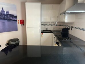 Deluxe Apartment | Private kitchen - Hertford Flat 5 (London)