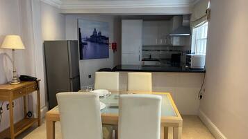 Deluxe Apartment | Dining