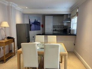 Deluxe Apartment | Dining - Hertford Flat 5 (London)
