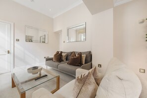 Deluxe Apartment | Living area - Hertford Flat 5 (London)