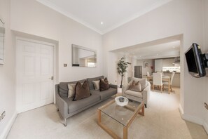 Deluxe Apartment | Living area - Hertford Flat 5 (London)