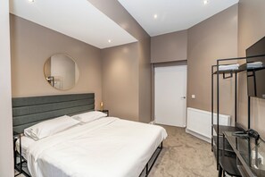 Apartment | Desk, laptop workspace, blackout drapes, iron/ironing board - Morningside Private Residence (Edinburgh)