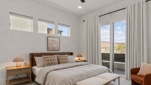 Condo, 4 phòng ngủ | 4 phòng ngủ, khu vực làm việc phù hợp cho laptop 
