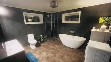 Apartment, 2 Bedrooms, Balcony | Bathroom