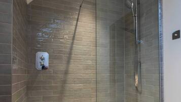 Shower, hair dryer, towels, shampoo