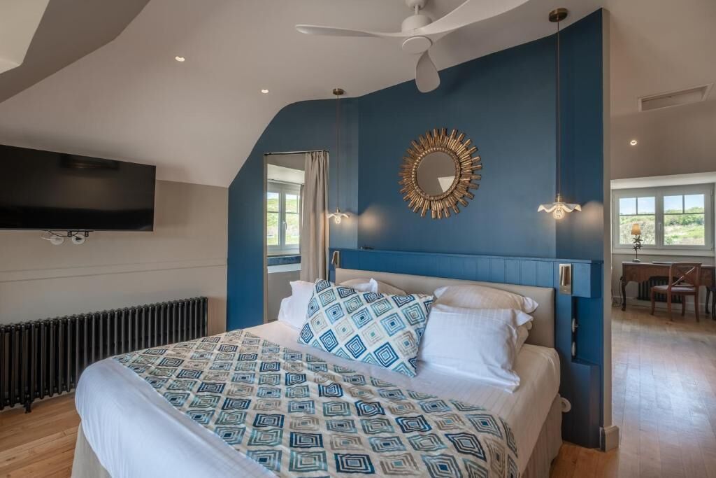Deluxe Double or Twin Room, Ocean View | In-room safe, blackout drapes, soundproofing, iron/ironing board