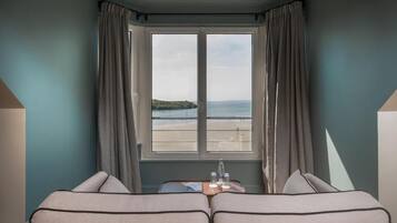 Deluxe Double or Twin Room, Ocean View | Interior