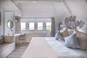 Junior-Apartment, Gartenblick | Zimmersafe, Verdunkelungsvorhänge, schallisolierte Zimmer
