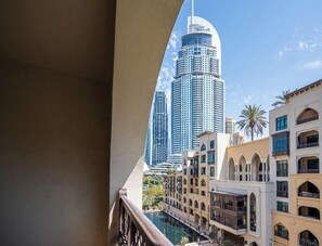 Property grounds - Modern apartment in perfect Dubai location with cool AC (Dubai)