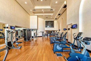 Fitness facility - Modern apartment in perfect Dubai location with cool AC (Dubai)