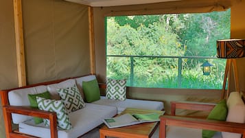 Suite Luxe, vue fleuve | Coin séjour