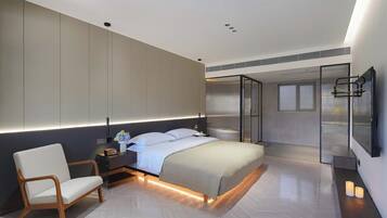 Senior Double Room, Courtyard View | Living area