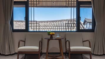 Chambre Double Sénior, vue cour intérieure | Vue de la chambre