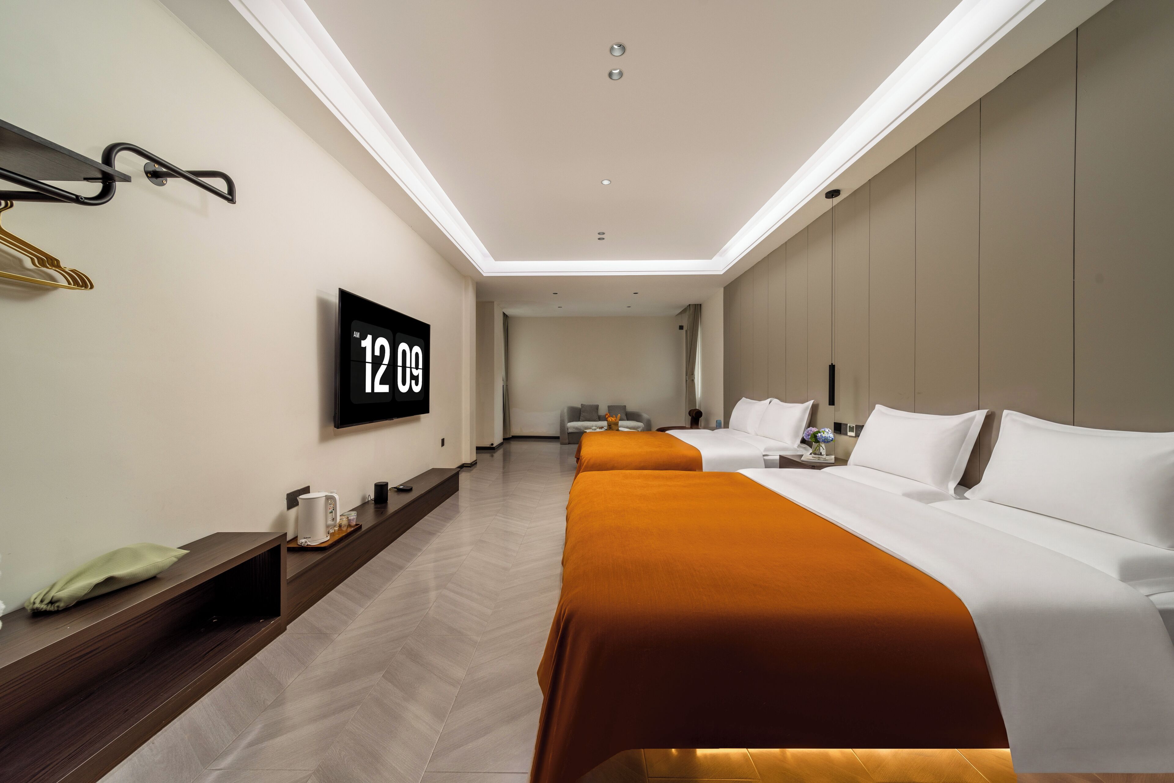 Familie suite, uitzicht op tuin | Luxe beddengoed, donsdekens, een minibar, een laptopwerkplek