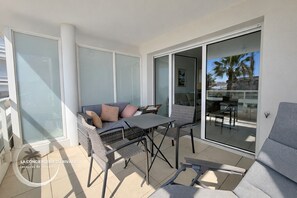 Outdoor dining - Vrbo Property (Carqueiranne)