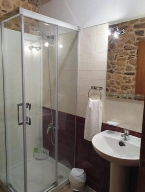 Bathroom - La Pallota de San Cristobal (PALAS DE REI)