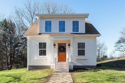 Family-Friendly Cottage 2BR + Loft - Fire Pit, Near UVA, Hiking & Wineries