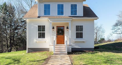 Family-Friendly Cottage 2BR + Loft - Fire Pit, Near UVA, Hiking & Wineries