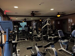 Fitness facility - 2-bedroom boat in enchanting Key West with AC and fitness room (Key West)