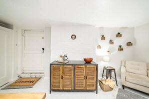 Interior - Historic Downtown Lynchburg Apartment, Walk To Shops and Dining (Lynchburg)