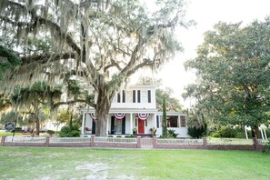 Exterior - Historic Home in Coastal Georgia (Darien)