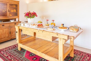 Dining - Room 'Camera Matrimoniale Con Terrazza 2' with Shared Pool, Wi-Fi and Air Conditioning (Costermano sul Garda)